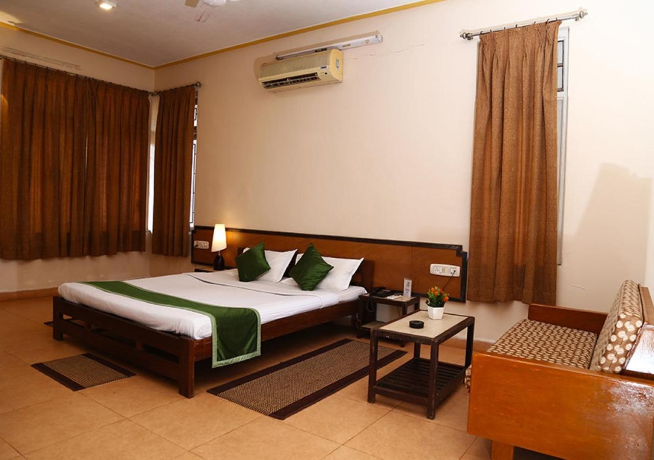 Hotel Durvankur Ganpatipule Exteriör bild
